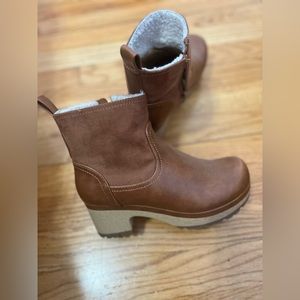 FAWN CLOG BOOTS